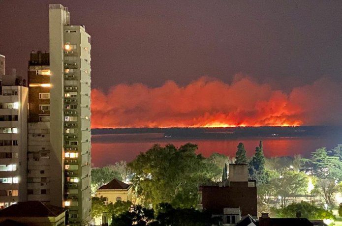 Entre Ríos colabora en el despliegue del operativo para combatir los incendios en islas santafesinas