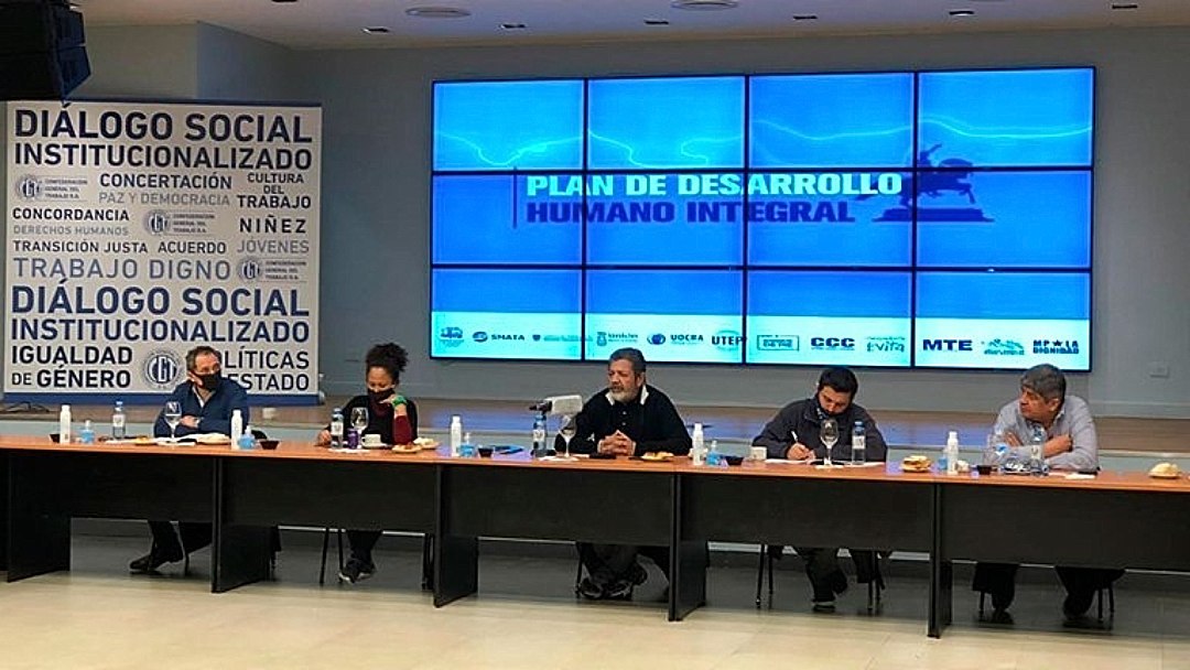 MOVIMIENTOS SOCIALES Y LA CGT PRESENTARON UN PLAN PARA CREAR MÁS DE 4 MILLONES DE EMPLEOS