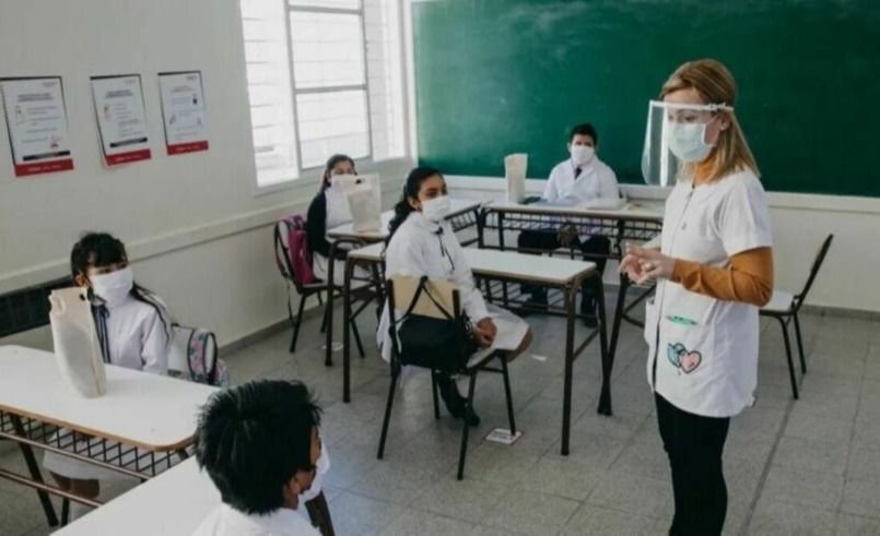 Con la llegada de las dosis de China, comenzará la vacunación a docentes