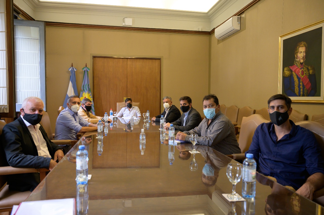 Tapia recibió a las autoridades bonaerenses pensando en la vuelta del público