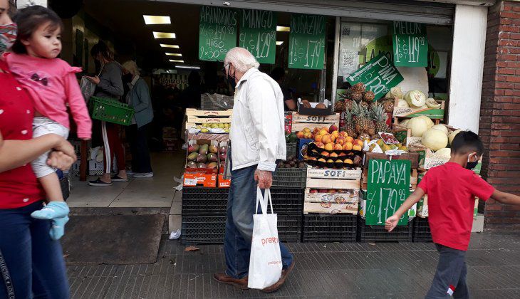 Los comercios de proximidad contarán con una canasta de 60 productos regulados