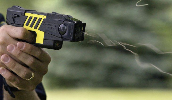 Luego del caso Chano, oposición presenta proyecto para uso de armas Taser