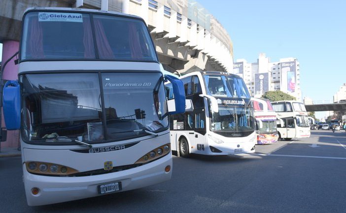 El Gobierno amplió la capacidad de ocupación en trenes y colectivos de media y larga distancia