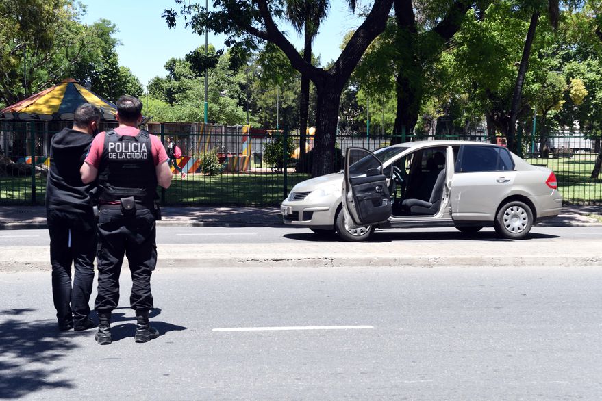 Un futbolista adolescente baleado por la policía de la ciudad