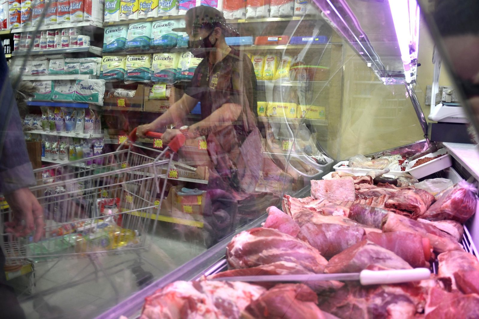 Lanzarán un plan para comprar carne un 10% más barato con tarjeta de débito