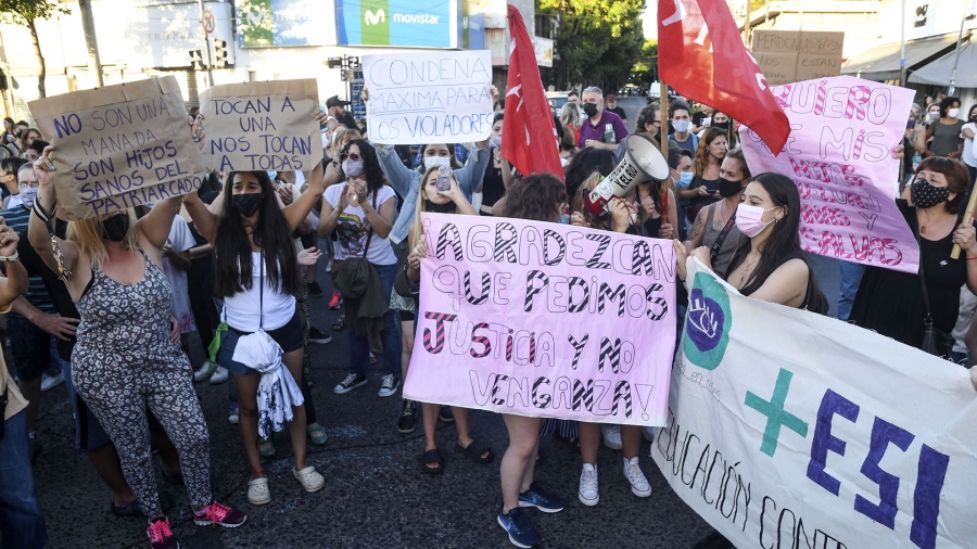 Piden justicia en el caso de la joven que fue abusada por seis hombres en Palermo