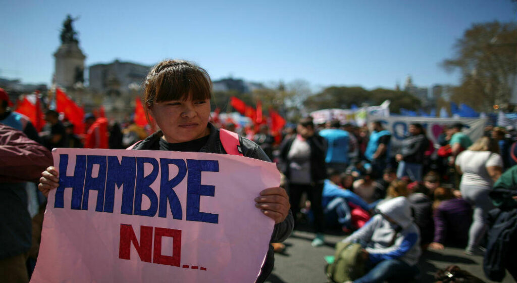 Organizaciones sociales se movilizan en reclamo de un salario básico universal