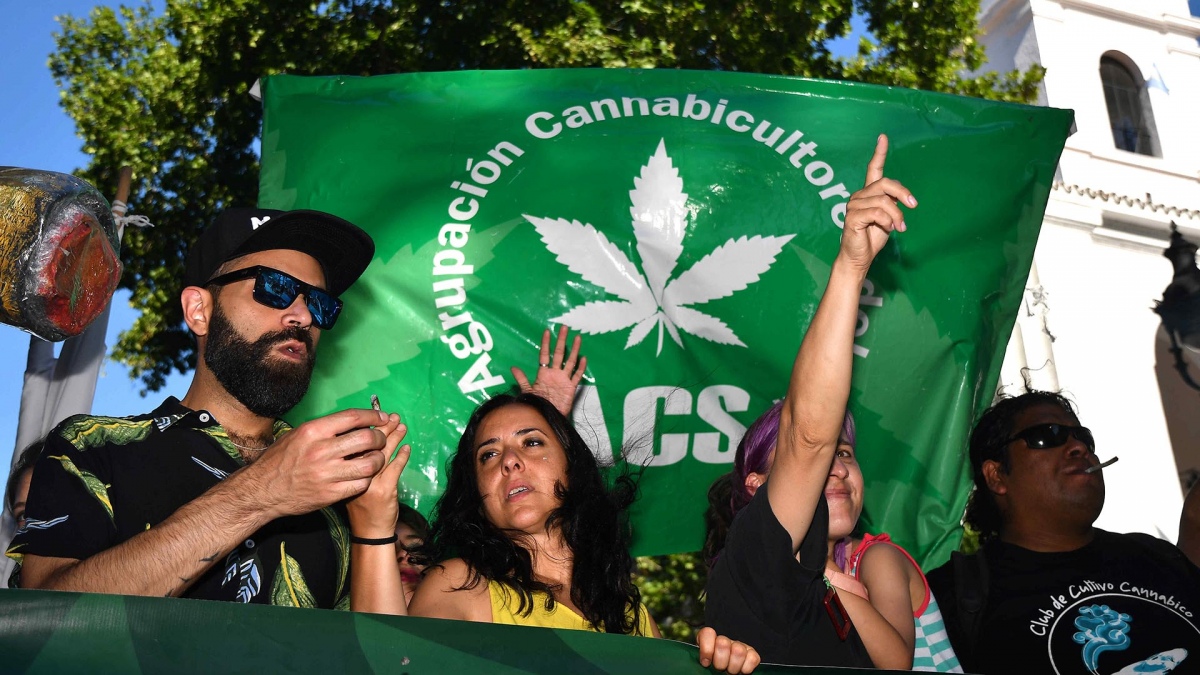 Cultivadores y activistas participaron de la 13° Marcha Nacional de la Marihuana en Buenos Aires