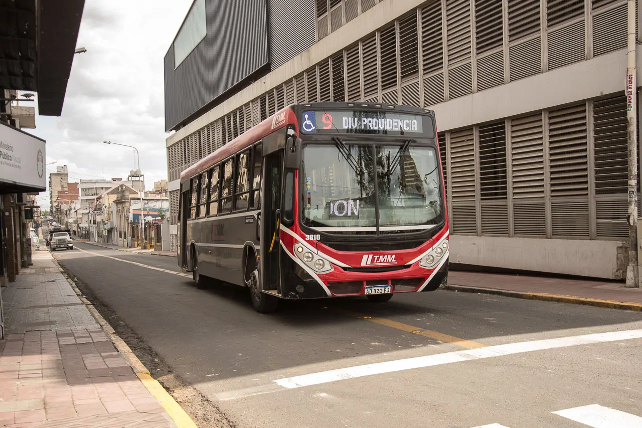 Cuáles son los nuevos horarios de transporte público en Paraná 