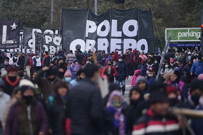 Movimientos sociales participan de una marcha Federal contra el ajuste en Paraná