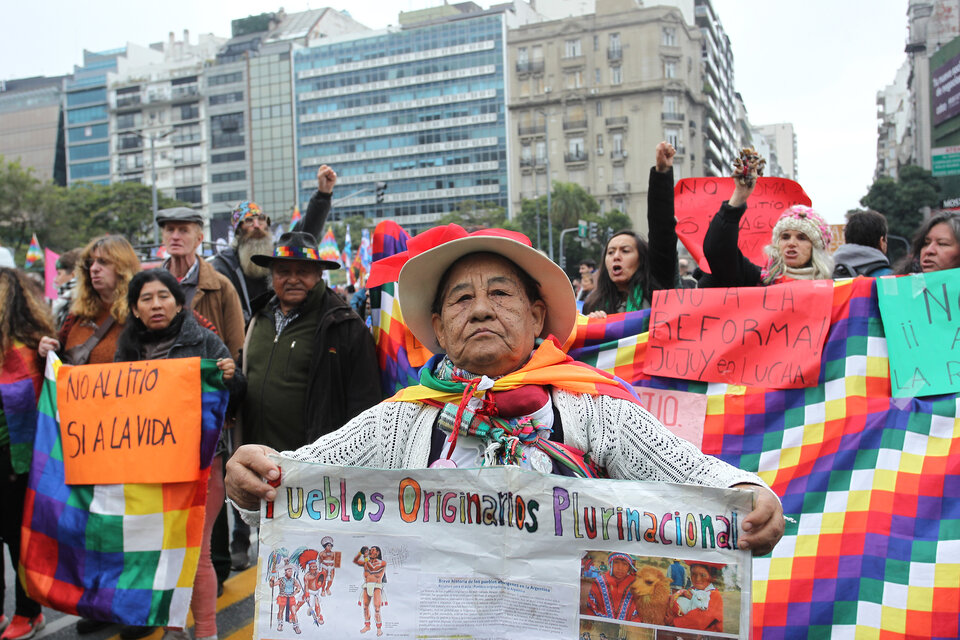 Represión y violencia para inaugurar la constitución de Morales