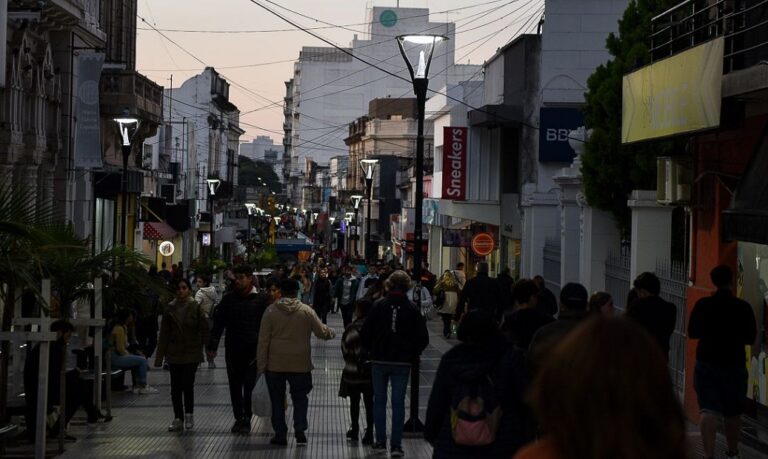 Paraná: Retiran puesto de diario ubicado en peatonal