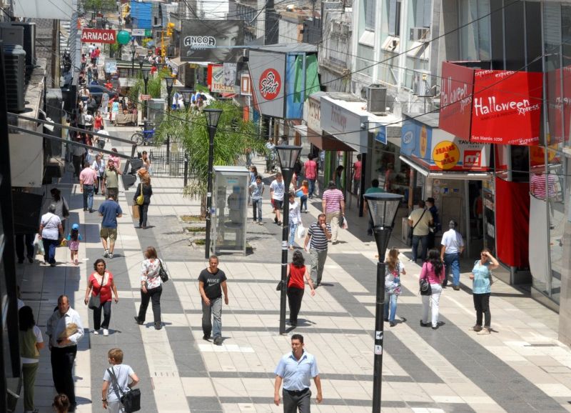 Día del Empleado de Comercio: cómo es la actividad en la ciudad