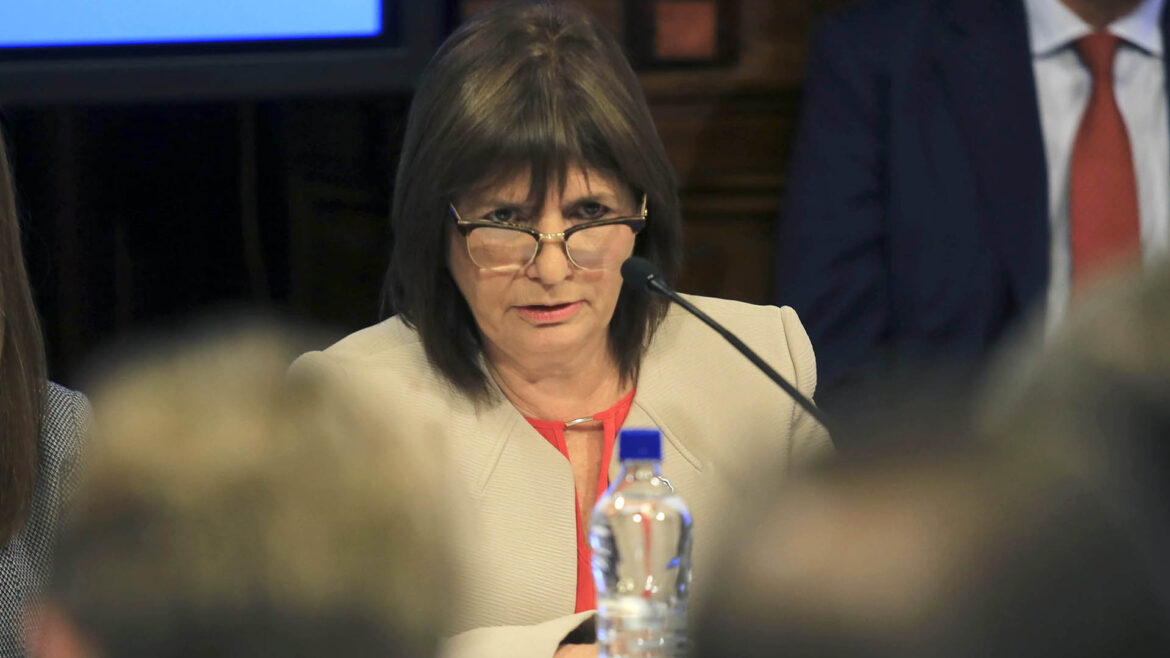 Escuchar conversaciones entre presos y abogados, la nueva propuesta de Patricia Bullrich