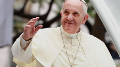 El papa Francisco dio su bendición a padrinos gays y trans en bautismos y bodas