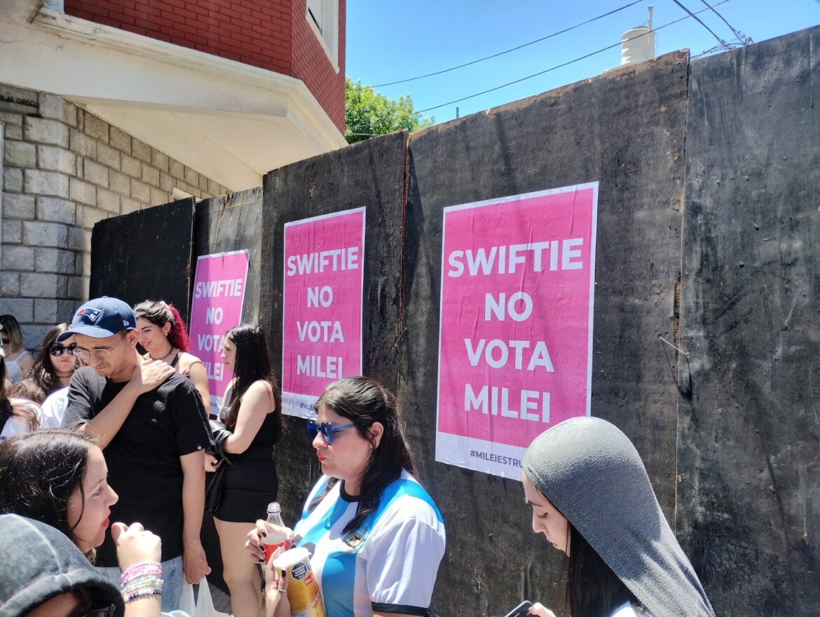 «Swiftie no vota Milei»: El cartel en la previa del recital más esperado