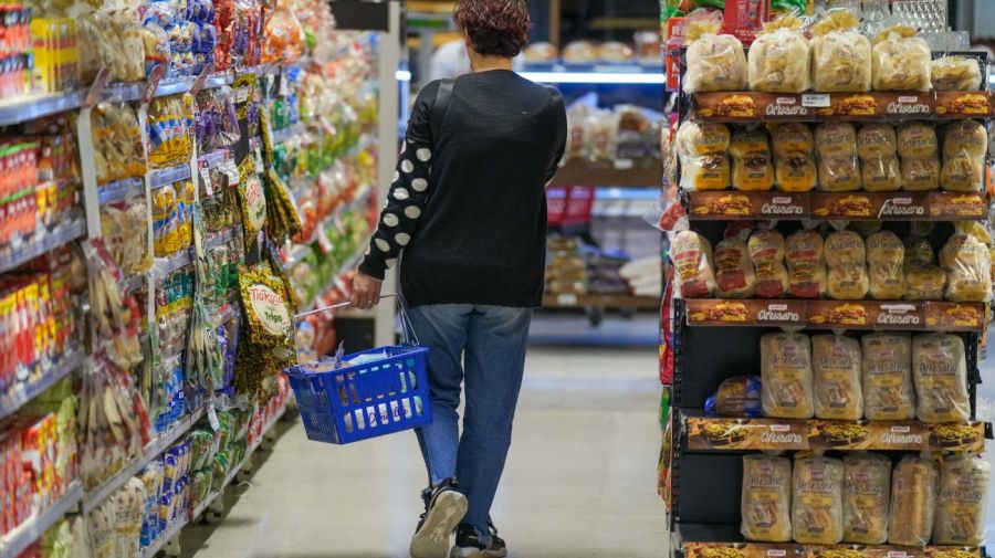 La inflación desaceleró fuerte en octubre promediando un 8,3%