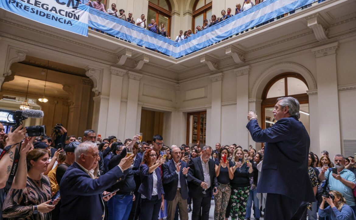 Alberto se despide de Casa Rosada “Dejo un país en marcha”