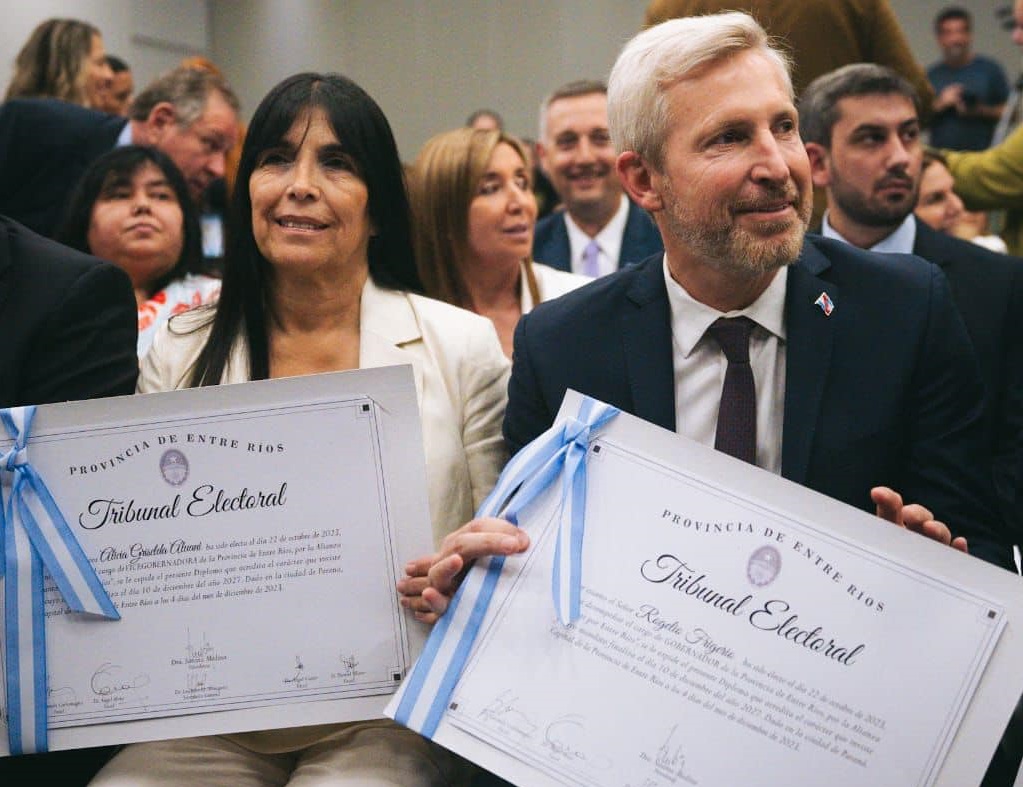 Frigerio recibió el diploma de gobernador