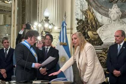 Karina Milei juró como secretaria general de la Presidencia pese al decreto contra el nepotismo