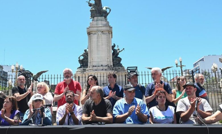 Vigilia contra la Ley Ómnibus frente al Congreso de la Nación