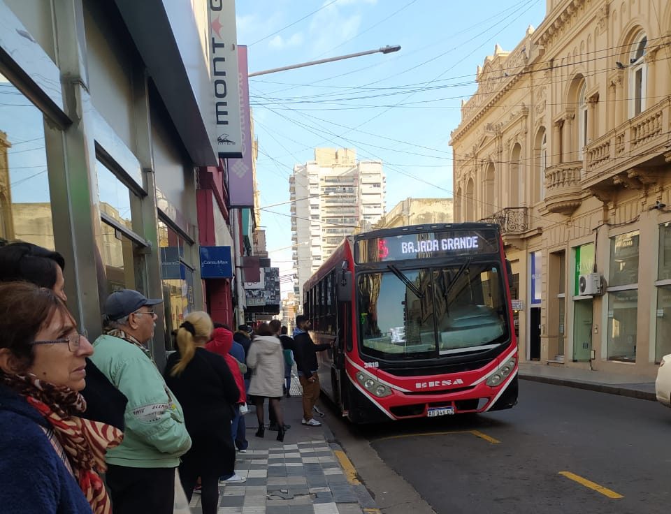 Prevén que en febrero podría subir el boleto de colectivo de Paraná