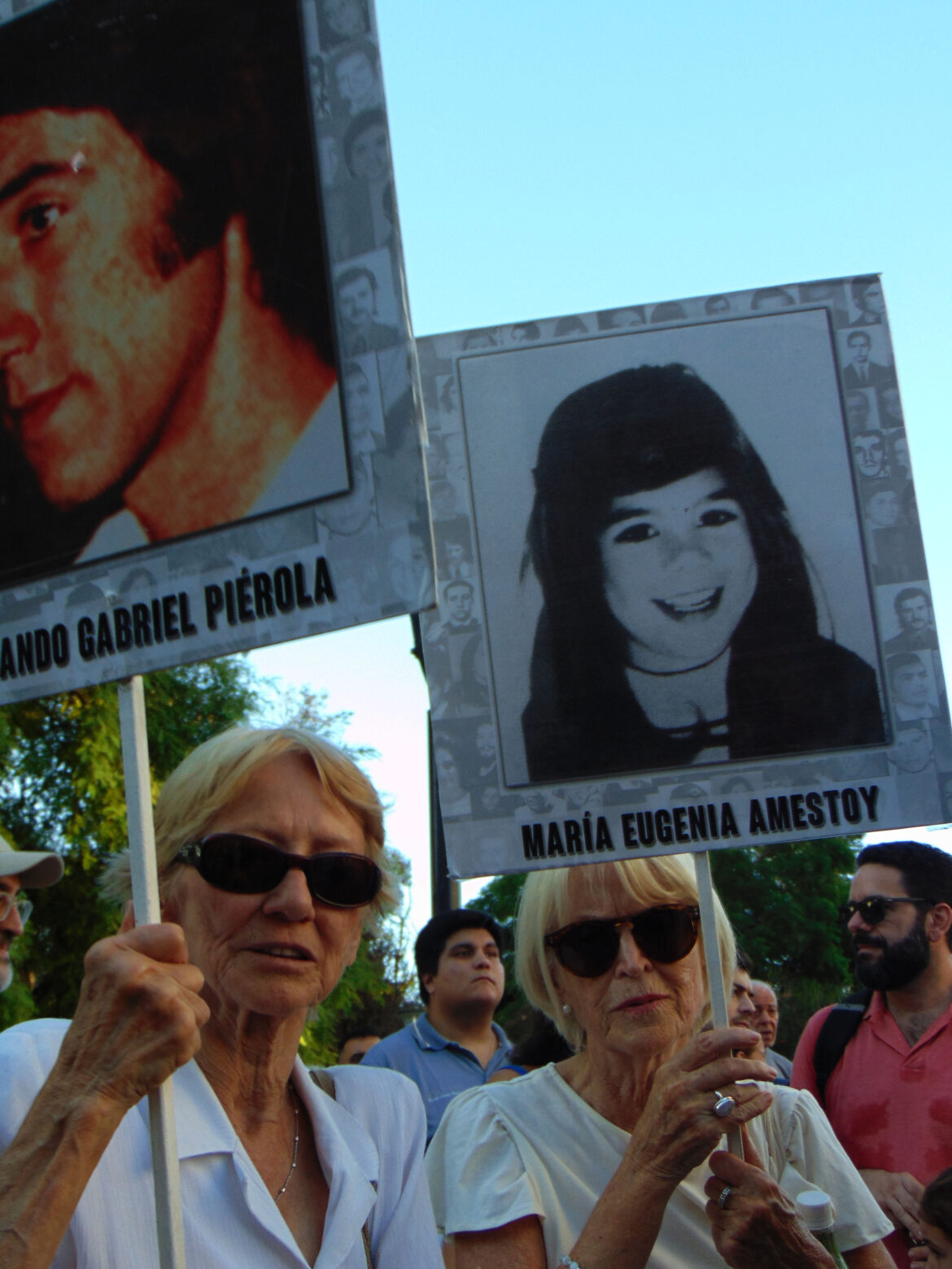 Mi abuela: la chola y la embestida de él, que se quema por dentro. 