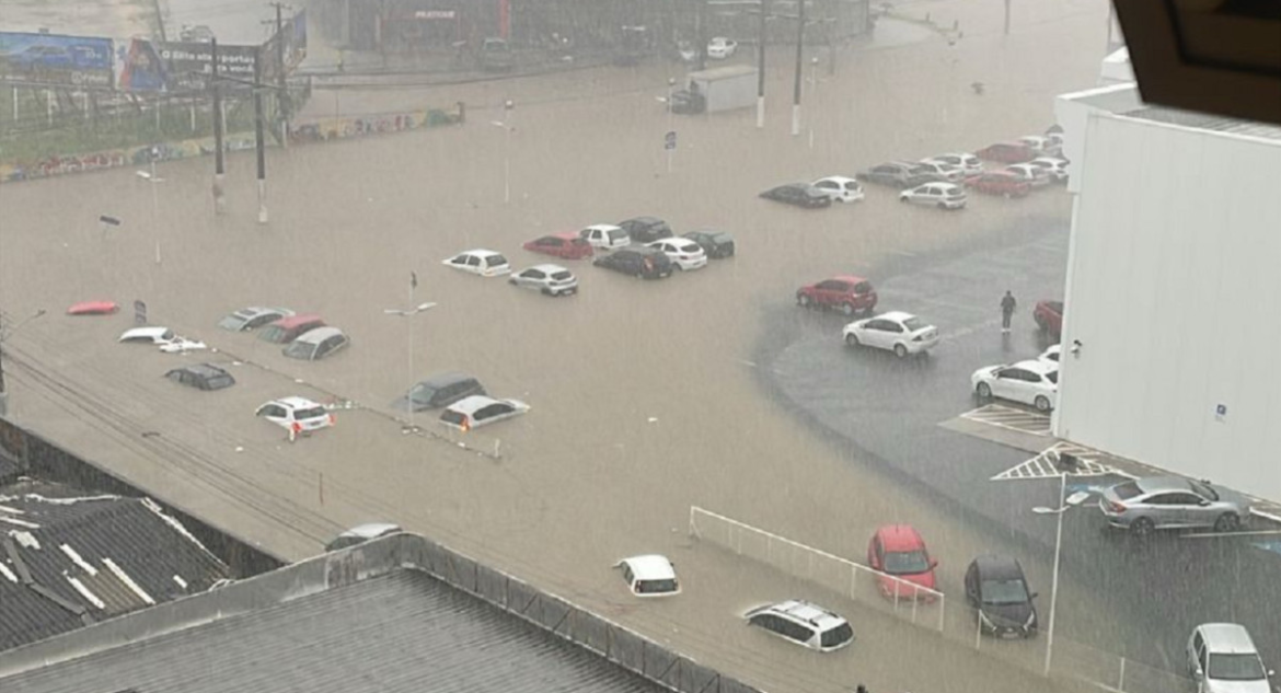 Inundaciones en Florianópolis: piden a los turistas que no salgan de sus casas