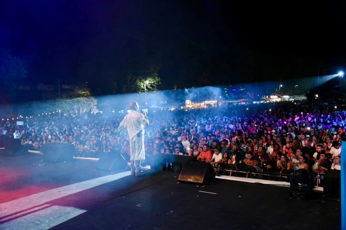 Ke Personajes cerró la edición 2025 de la Fiesta de la Playa