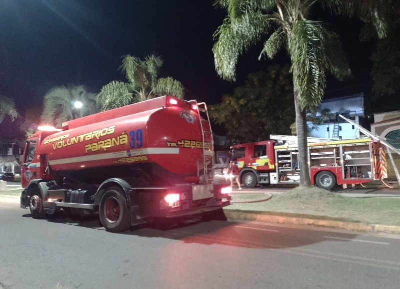 Incendio en Paraná: Niños despertaron al dueño y le salvaron la vida