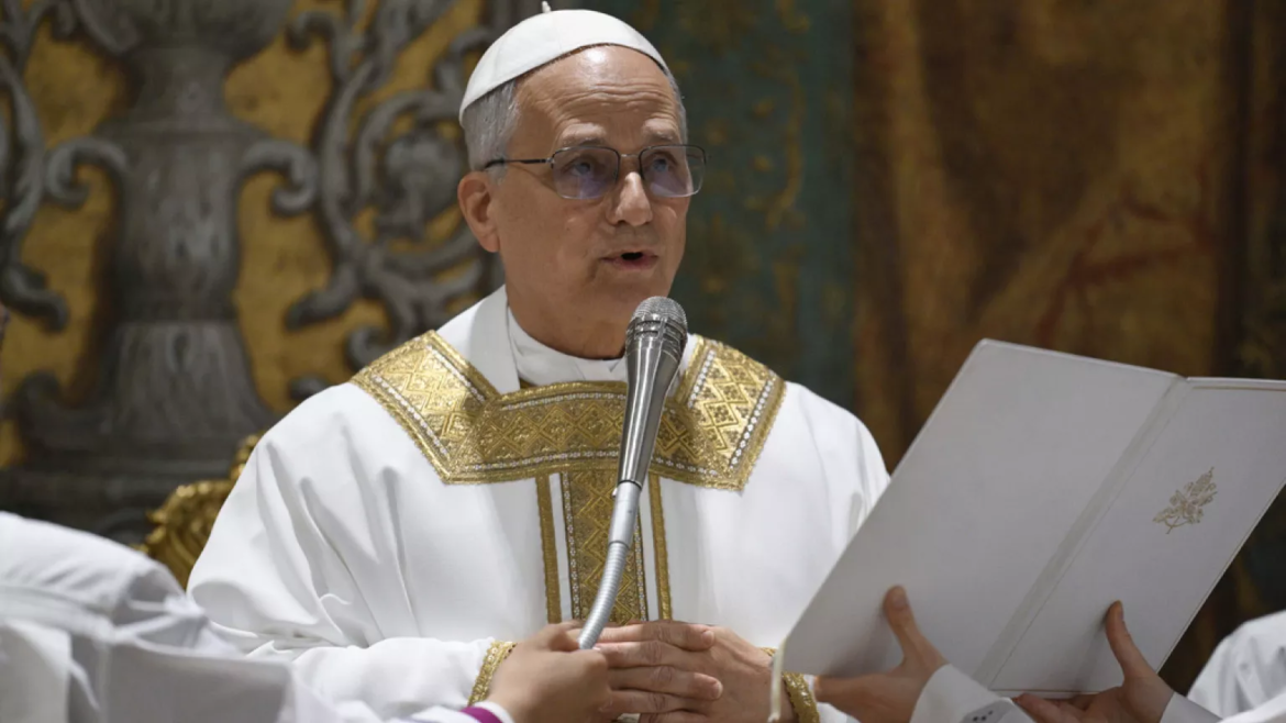 El papa León XIV precidio su primera misa