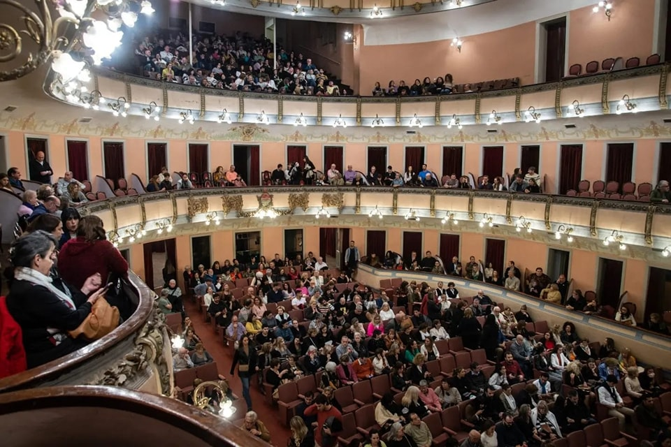 El teatro 3 de febrero suspende funciones por irregularidades