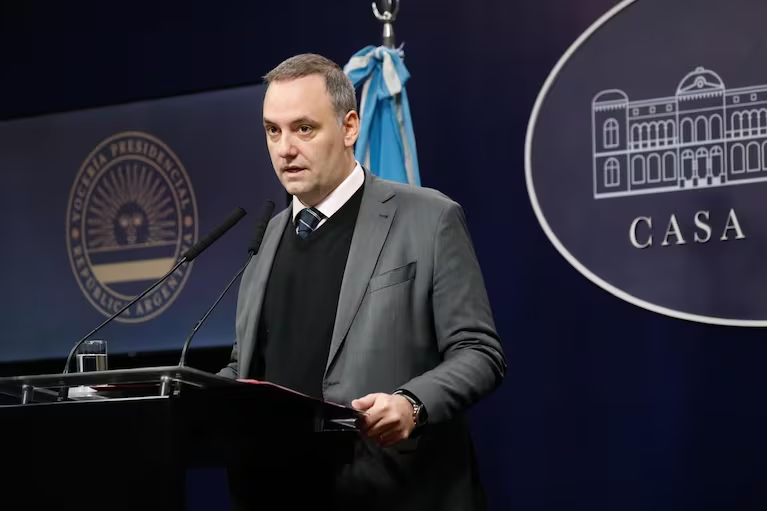 El Gobierno anunció que elimina el asueto por el Día del Trabajador del Estado