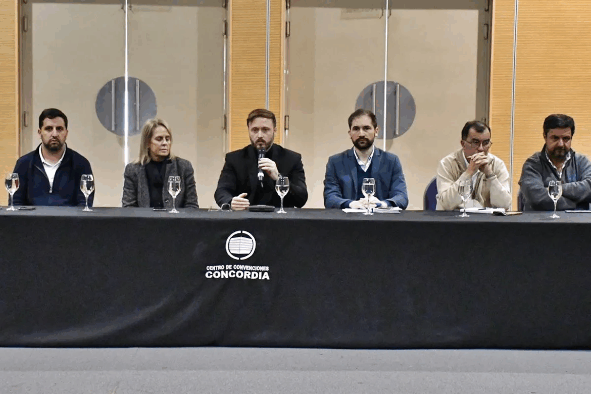 Azcué le pidió a su equipo cuidar recursos y advirtió por la baja de fondos nacionales