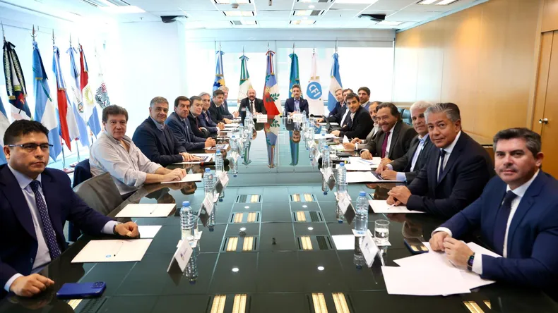 Gobernadores se reúnen para reclamar fondos y obras a Nación