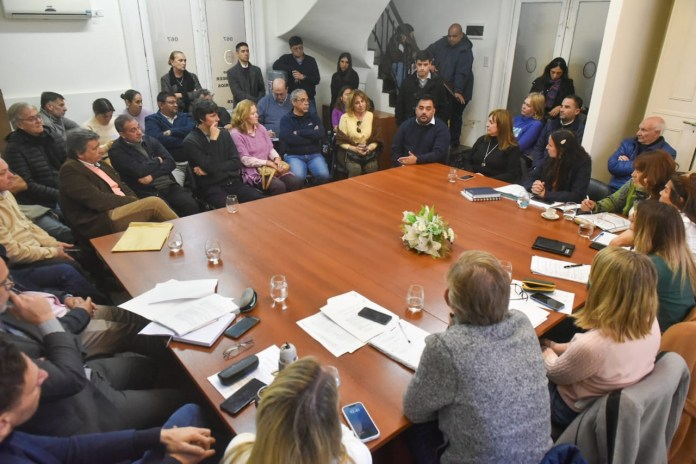Diputados justicialistas y la Intersindical en defensa de IOSPER