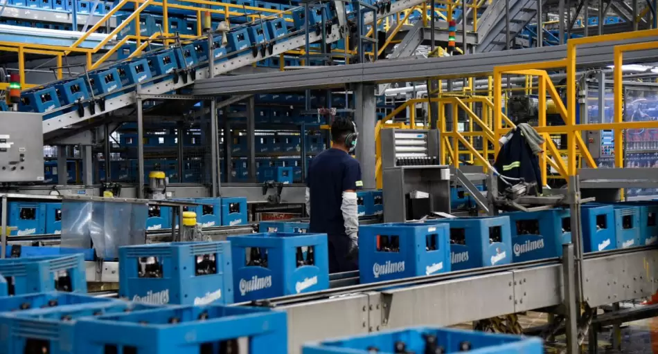 Baja del consumo: cruce de versiones sobre freno de producción de Quilmes
