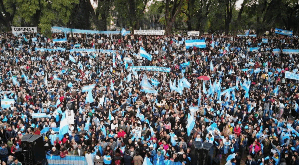 Cristina volvió a hablar a la militancia en Parque Lezama