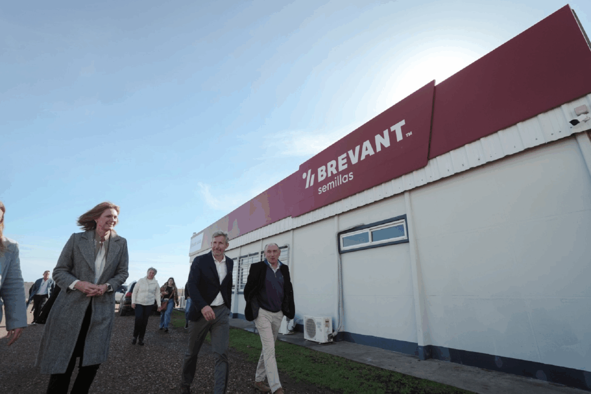 Frigerio visitó en Victoria una planta pionera en el reciclado de envases fitosanitarios