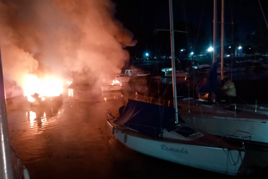 TTres barcos se incendiaron en el Club Náutico de Paraná