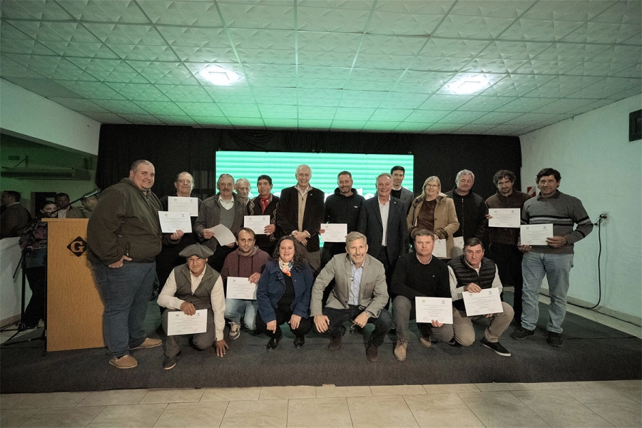 Frigerio entregó créditos por $1.000 millones a productores