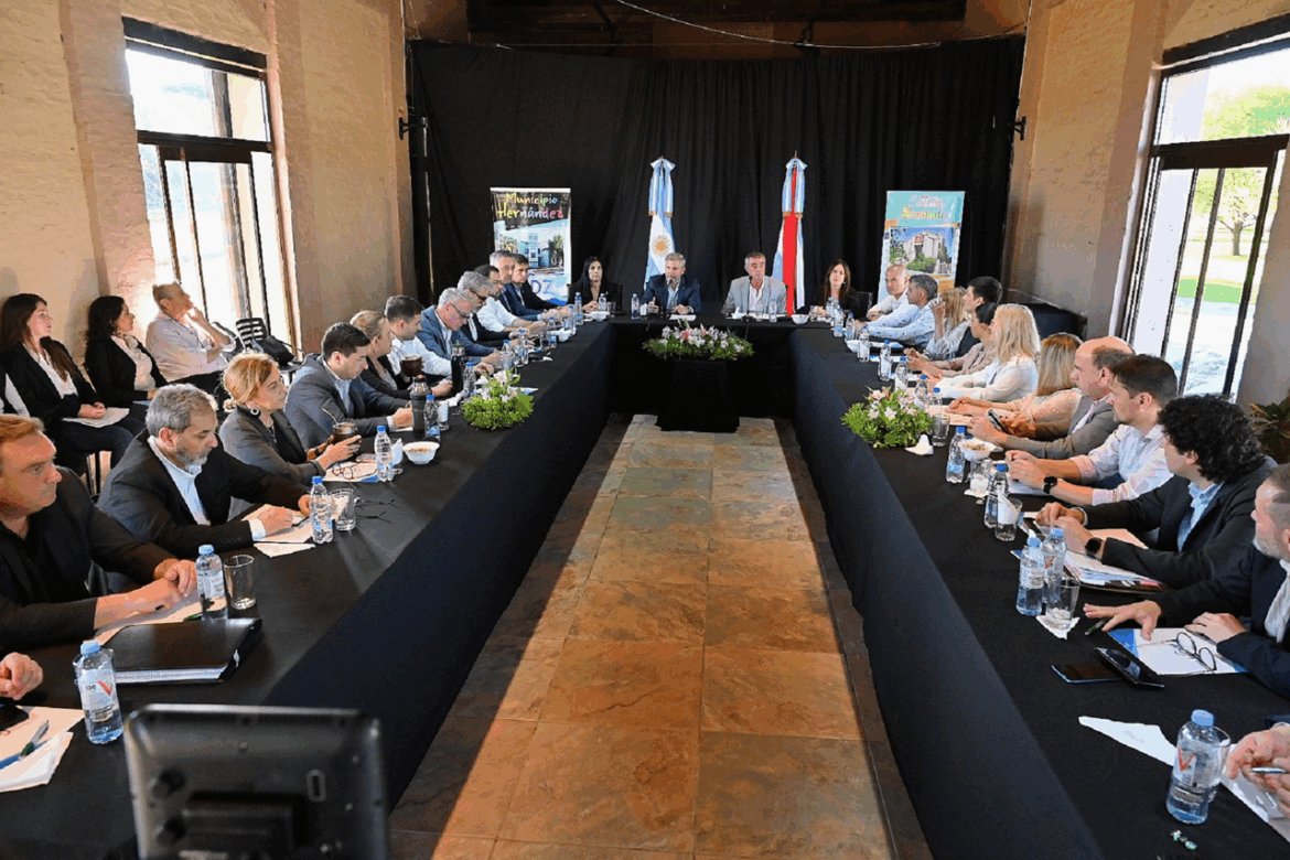 Frigerio lideró reunión de gabinete en Hernandez