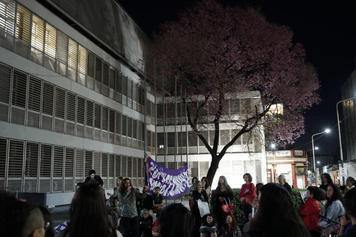 Organizaciones reclamaron justicia por Brenda, Morena y Lara frente a Tribunales de Paraná