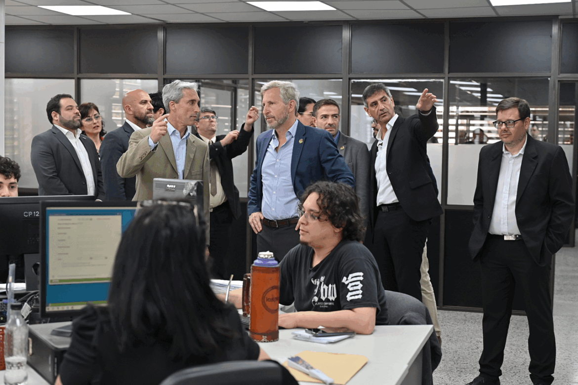 Frigerio recorrió las nuevas oficinas que modernizan la Obra Social de Entre Ríos