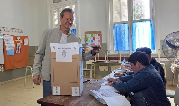 Adán Bahl votó en Paraná y destacó la agilidad del sistema de Boleta Única de Papel