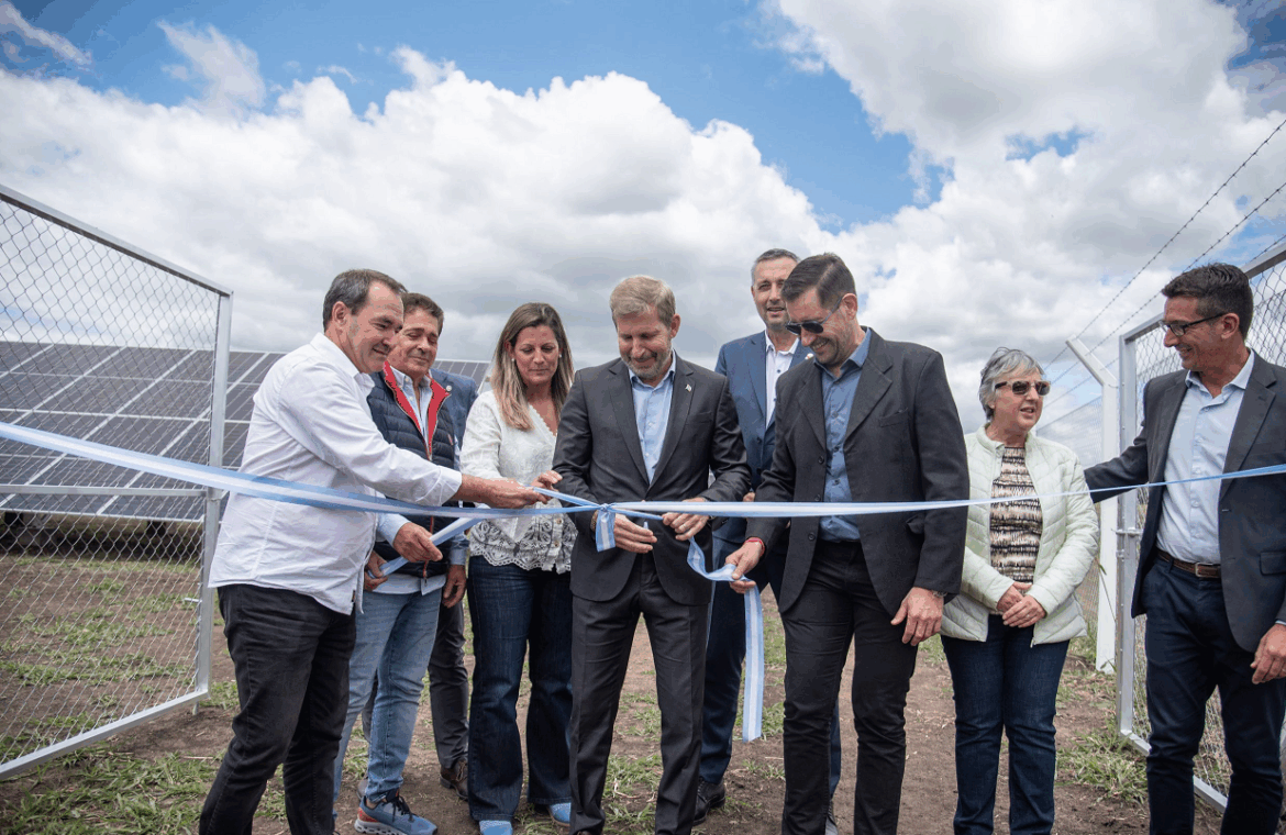 Frigerio junto a Enersa inauguró un Parque Solar en el Autódromo de Paraná