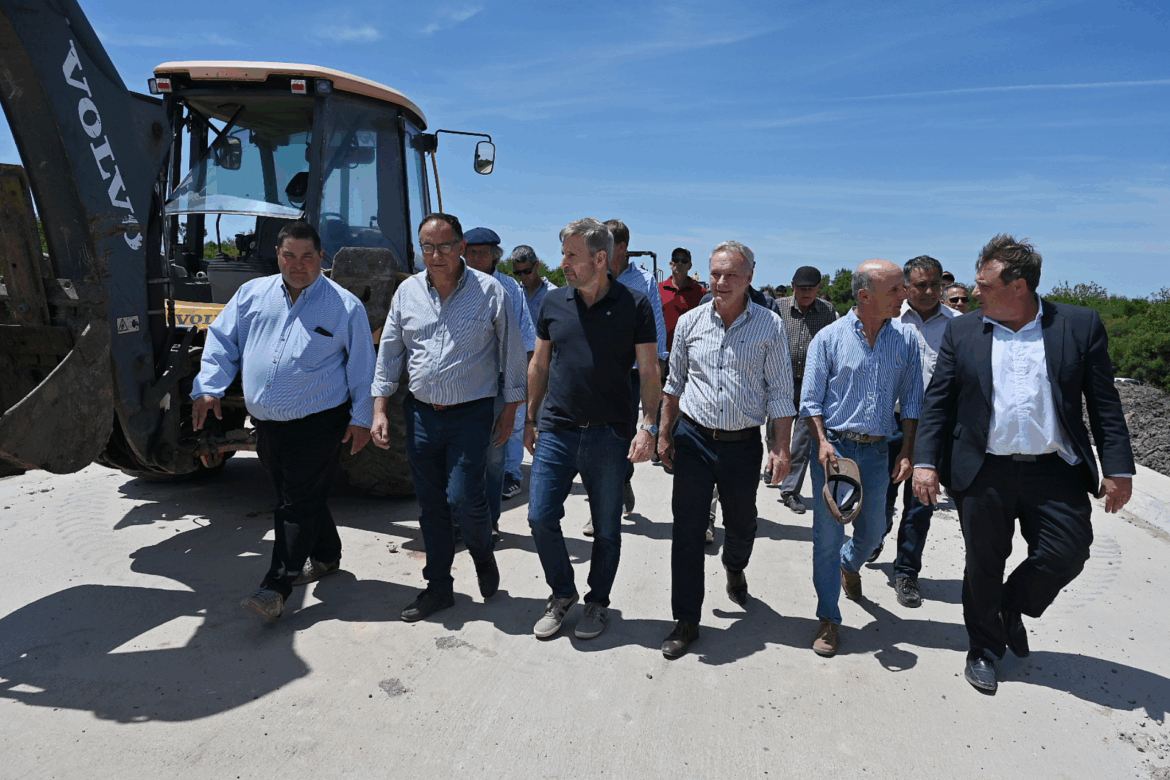 Frigerio visitó la obra del puente El Cinto y destacó su importancia para la conectividad y producción local