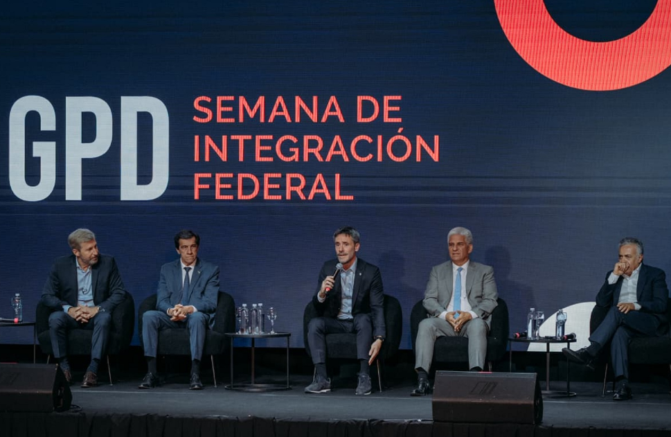 Frigerio participó de una jornada de formación política ante 400 jóvenes