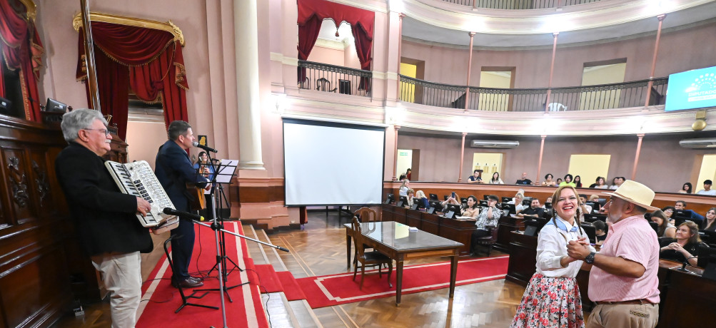 La Cámara de Diputados de Entre Ríos homenajeó a Linares Cardozo
