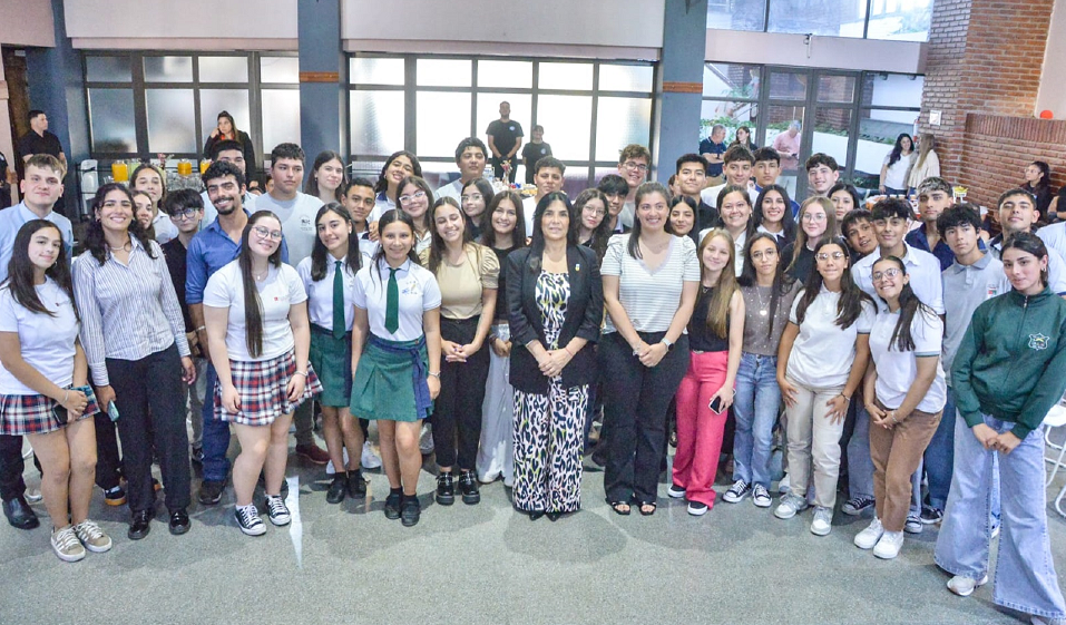 La vicegobernadora se reunió con senadores juveniles